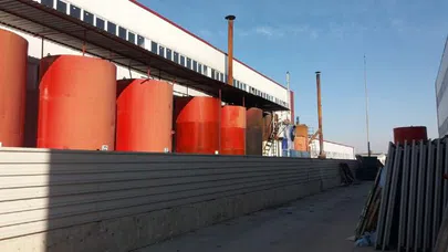 Atık yağlardan kaçak akaryakıt üretilen fabrikaya baskın