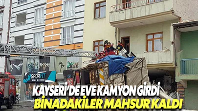 Kontrolden çıkan kamyon bir eve girdi! Yaralılar var