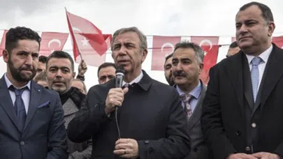 Mansur Yavaş balkon konuşmasını yaptı
