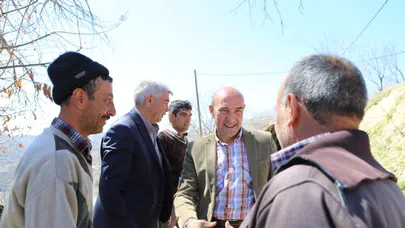 İzmir Büyükşehir Başkanı Tunç Soyer en düşük oy aldığı mahalleyi ziyaret etti