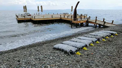 Uyuşturucu madde sahil kenarlarına vurmaya devam ediyor.