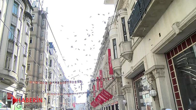 İstiklal Caddesi'ne para saçıldı!