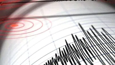 İzmir ve Antalya'da peş peşe deprem