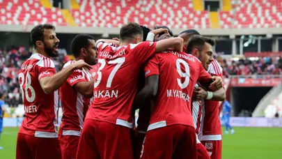 Lider Sivasspor doludizgin