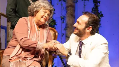 11 Ödüllü 'Ağaçlar Ayakta Ölür' Turneye Çıkıyor