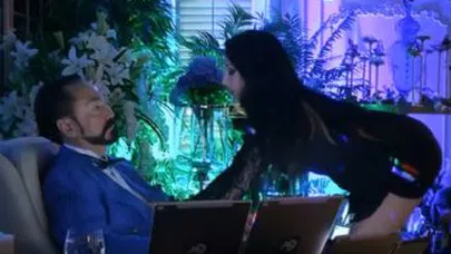 Adnan Oktar'ın esmer kediciğinden olay yaratacak dans figürü