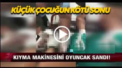 Küçük Çocuk Çalışır Halde Kıyma Makinasını Oyuncak Sanınca Olan Oldu...!