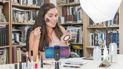 Gençlerin Makyaj Tutkusu, Uzmanlar Uyarıyor