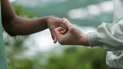 İnsan Doğasının Derinliklerinde Empati ve Yardım Etme İsteği