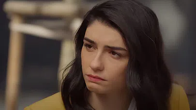 Başarılı Oyuncu Hazar Ergüçlü Yaz Aylarını da Boş Geçirmiyor