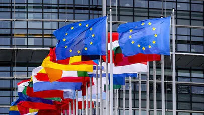 AB, Rusya'ya Yaptırımları 2025'e Kadar Uzattı