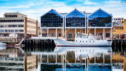 Deniz Mimarisi ve Mühendisliği, Suların Üzerindeki Eserler