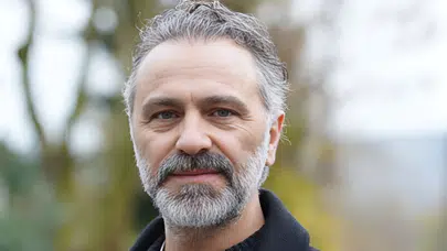 "Sürgünler" Dizisinde Acımasız Bir Karakterle Dönüyor