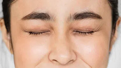 Düşük Kaşlar Yüz İfadenizi Nasıl Etkiliyor?