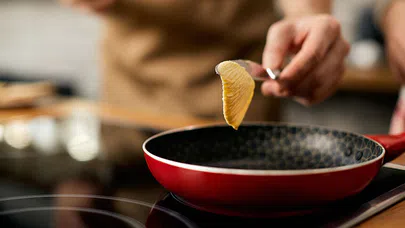 Limon Kabuğuyla Yanık Tencere Temizliğinin Kolay Yolu