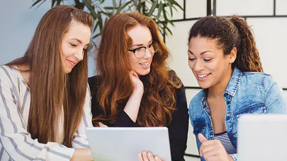 Dijital Dünyanın Kapılarını Aralayan Kadın Girişimciler