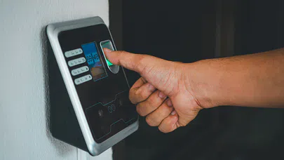 Parmak İzi ve Yüz Tanıma ile Erişim Kontrolü