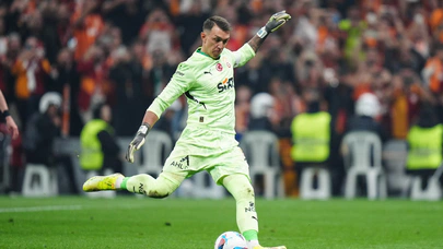 Muslera imza gününde taraftarla bir araya geldi