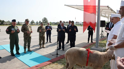 Erdoğan: Kahraman ordumuzun bayramını yürekten kutluyorum