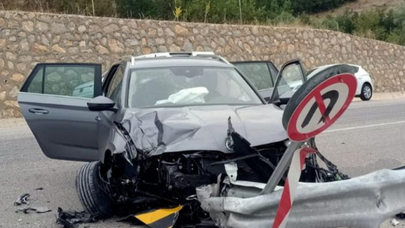 Tokat'ta otomobil bariyerlere çarptı: 3’ü çocuk 8 yaralı