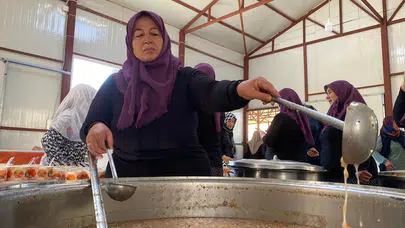 Elmalı’da imece geleneğiyle 3 bin kişilik aşure ikramı