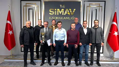 Simav Kaymakamı Karaloğlu, Kütahya Şampiyonu Voleybol Takımını Ağırladı