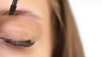 Kuaföre Gitmeden Kaşları Siyahlaştıran Bitkisel Karışım!