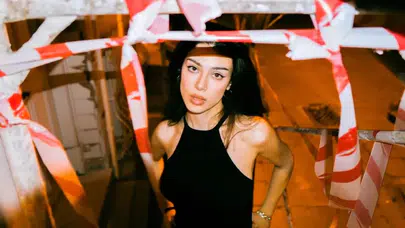 Adı Gibi Gizemli! M Lisa'nın Gerçek Adı ve Hayat Hikayesi Şaşırttı