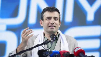 Selçuk Bayraktar'dan Yeni Mezunlara: Pusulanız Daima Ahlak, Vicdan ve Adalet Olsun