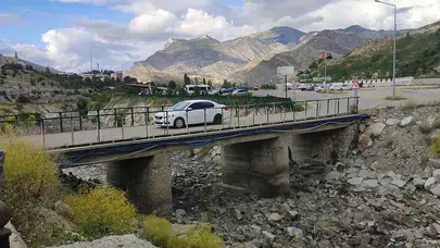 Tortum Şelalesi Girişi: Eski Köprü Güvenlik Sorunlarına Neden Oluyor