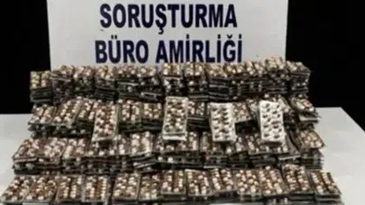 İzmir Menderes'te Uyuşturucu Operasyonu: 9 Bin 132 Hap Ele Geçirildi