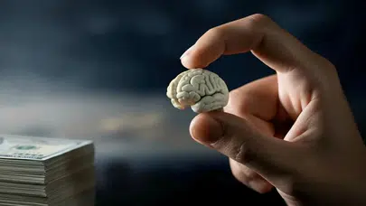 Yoksulluk Yalnızca Cebi Değil, Zekâyı da Zayıflatıyor