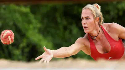 Survivor Nagihan'ın Sedyedeki Fotoğrafı Yürekleri Burktu