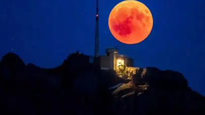 Gökyüzü Kızıla Bürünecek: "Kanlı Ay" Türkiye Semalarında Görülebilecek