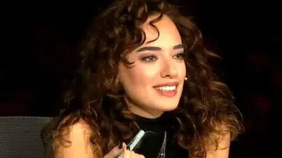 Seda Bakan, Jennifer Lopez ile Fotoğraf Çektirmek İçin Uzun Süre Bekledi