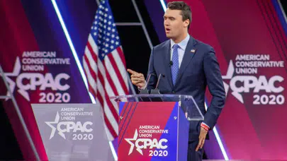 Charlie Kirk Kimdir? Gençlerin Trump'a Oy Vermesini Sağlayan Etkili Figür