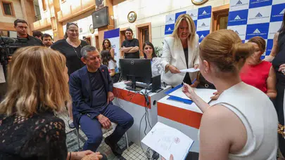 CHP Genel Başkanı Özgür Özel, Ferdi Zeyrek’in Kızı Nehir’in Üniversite Kayıt İşlemlerine Destek Oldu