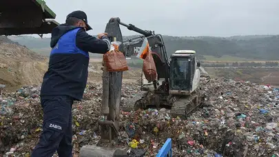 Tarsus'ta Zabıta Ekipleri Sağlıksız Gıda Ürünlerini İmha Etti