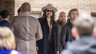 Russell Brand, Tecavüz İddialarıyla Londra'da Hakim Karşısında