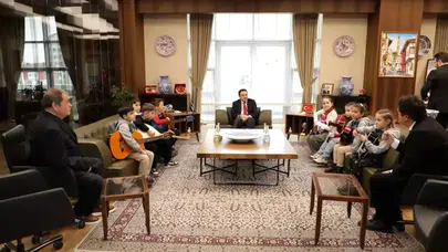 Kütahya Valisi Musa Işın, Halk Eğitim Merkezi Müzik Topluluğu Öğrencilerini Kabul Etti