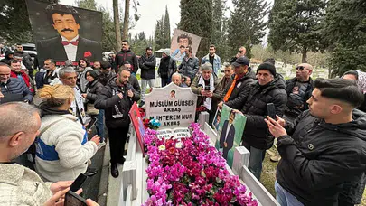 Müslüm Gürses'in Ölümünün 13. Yılında Japonya'dan Gelen Hayranlarıyla Anma Töreni Düzenlendi