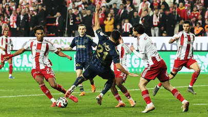 Fenerbahçe deplasmanda antalyaspor ile berabere kaldı, zirve ile puan farkı 4'e yükseldi
