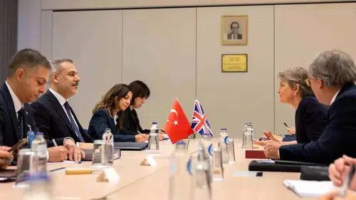 Dışişleri Bakanı Fidan, İngiliz Mevkidaşı Cooper ile Görüştü