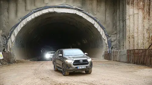 Bakan Uraloğlu, Hatay'da İskenderun-Antakya Otoyolu Projesi'ndeki Çalışmaları İnceledi
