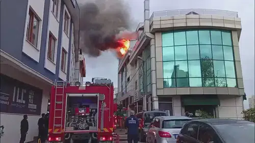 Ataşehir'de Otelde Yangın: 9 Kişi Kurtarıldı