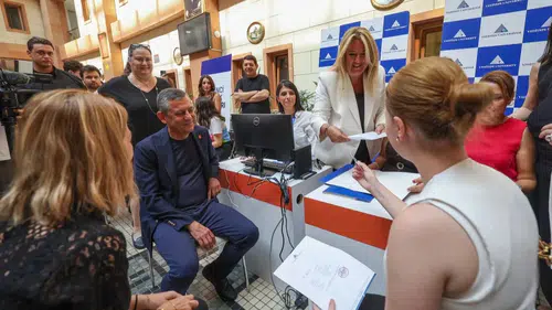 CHP Genel Başkanı Özgür Özel, Ferdi Zeyrek’in Kızı Nehir’in Üniversite Kayıt İşlemlerine Destek Oldu