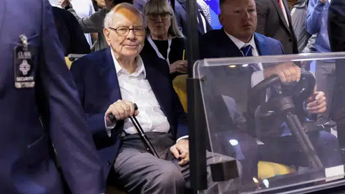 Dünyanın En Ünlü Yatırımcısı Warren Buffett, 60 Yıl Sonra Koltuğu Devretti