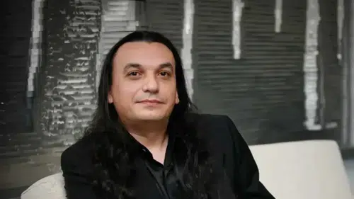 Gökhan Kırdar Kimdir? Müzik Kariyeri, Yaşı ve İkonik Eserleri Hakkında Bilgiler