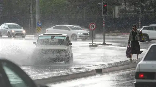 Ankara'da Yarın Şiddetli Fırtına Bekleniyor: Vatandaşlar Dikkatli Olmalı