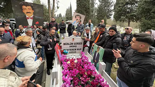 Müslüm Gürses'in Ölümünün 13. Yılında Japonya'dan Gelen Hayranlarıyla Anma Töreni Düzenlendi